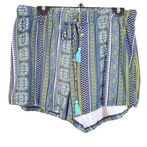 NWT Bohemian Shorts Size 1X White Blue Yellow Jersey Knit Shorts Tassel Waist